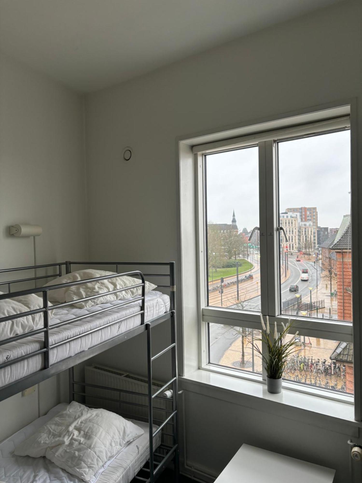 Danhostel Odense City Esterno foto A room at the hostel