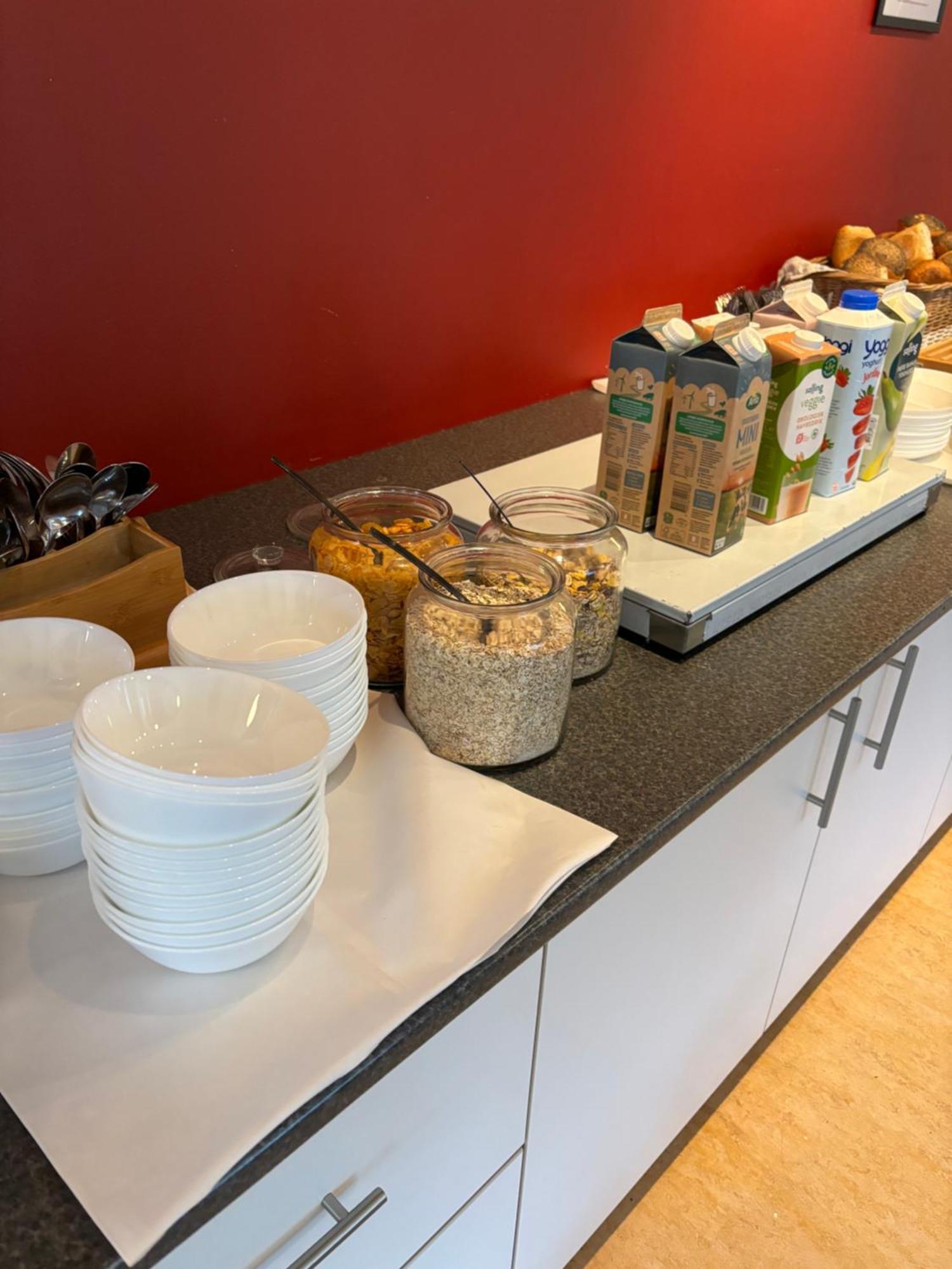 Danhostel Odense City Esterno foto Breakfast buffet at a hotel