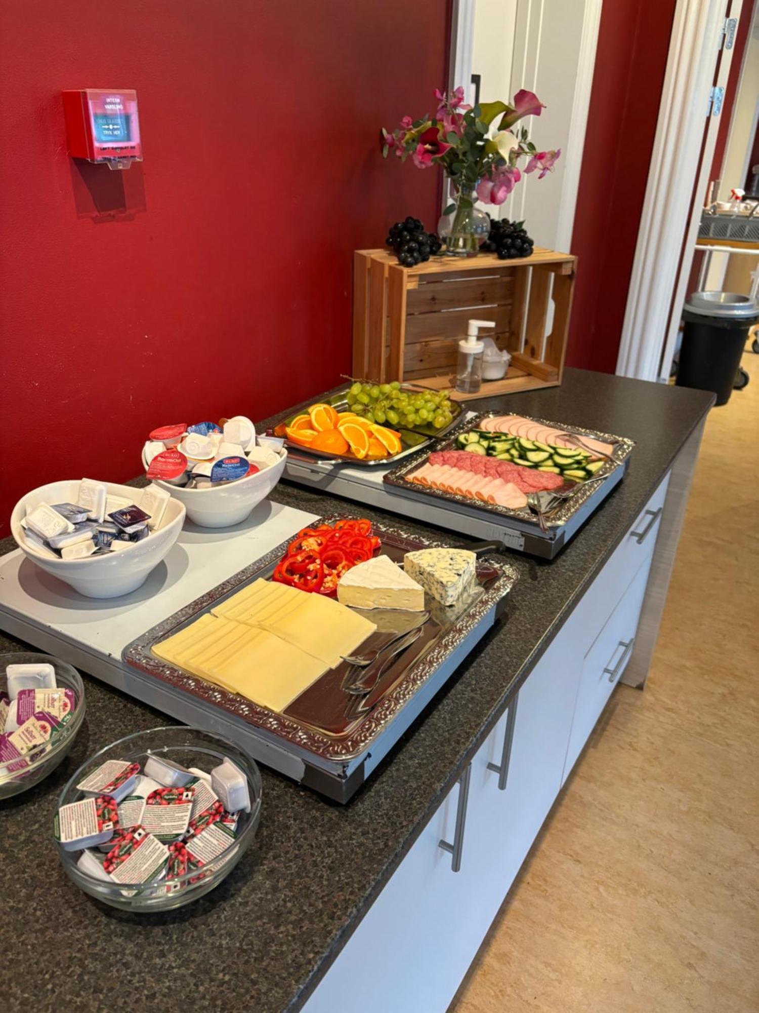 Danhostel Odense City Esterno foto A typical Danish breakfast