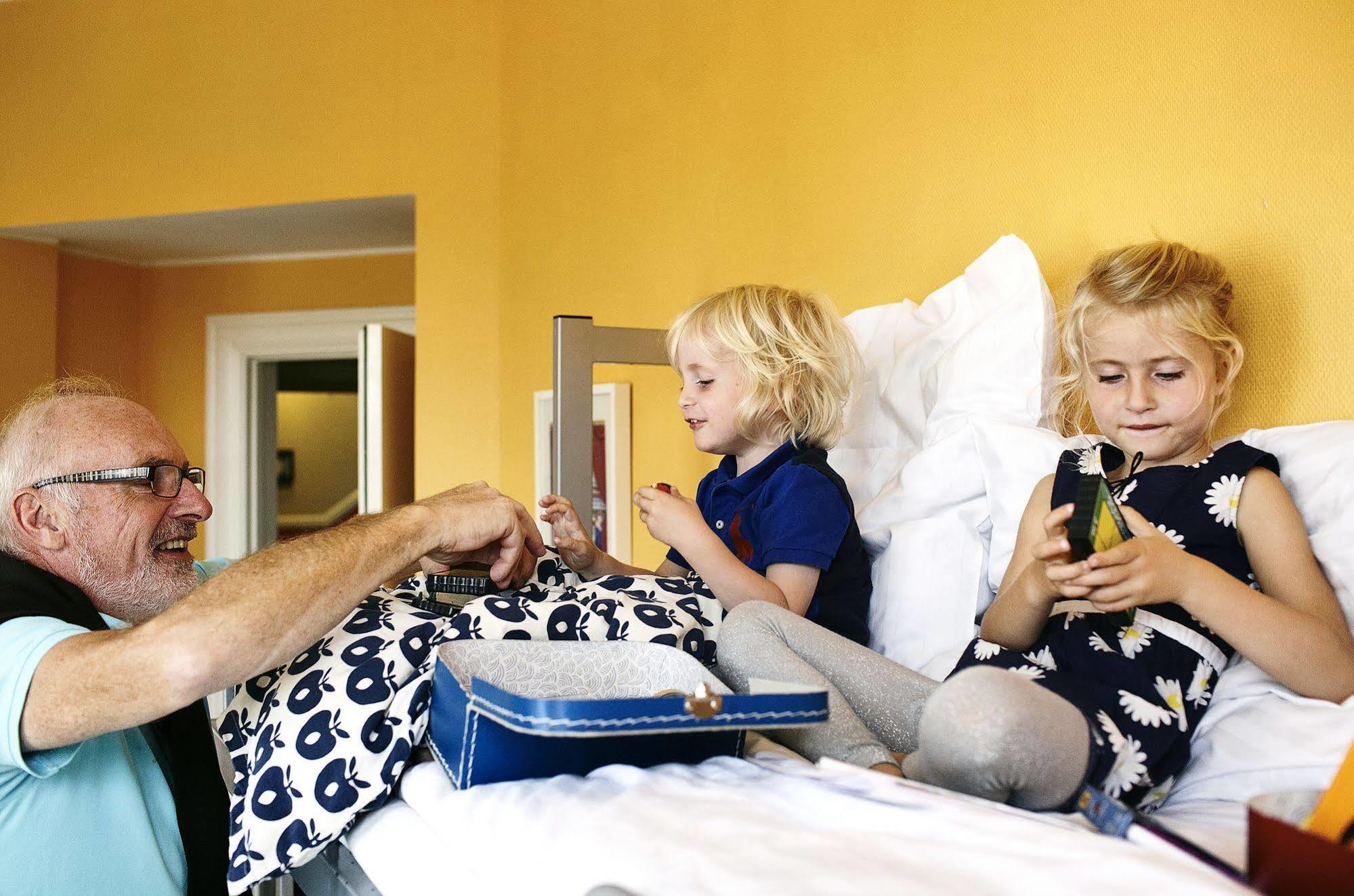 Danhostel Odense City Esterno foto Family at the Best Western Premier Hotel, Copenhagen